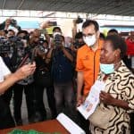 Pos Indonesia Salurkan Bantuan Sembako Alternatif Tunai di Papua dan Papua Barat