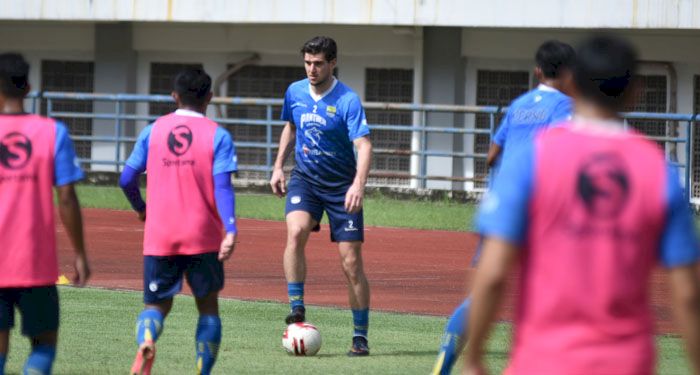 Robert Tepis Anggapan Pemain Persib Kelebihan Berat Badan