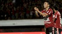 Barisan Striker Persib Bikin Bek Bali United Waswas