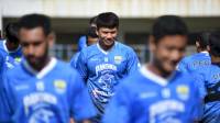 Kalah Gesit Berburu Pemain, Indikasi Persib Gak Punya Duit? Robert Beberkan Alasannya