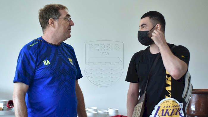 Komentar Pertama Farshad Noor Usai Bertemu Awak Persib di Sleman