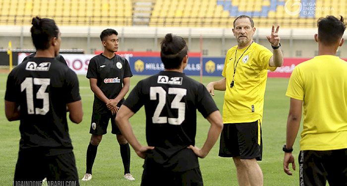 Dejan Antonic 'Marah' Setelah PSS Dua Kali Dipermalukan Klub Liga 2