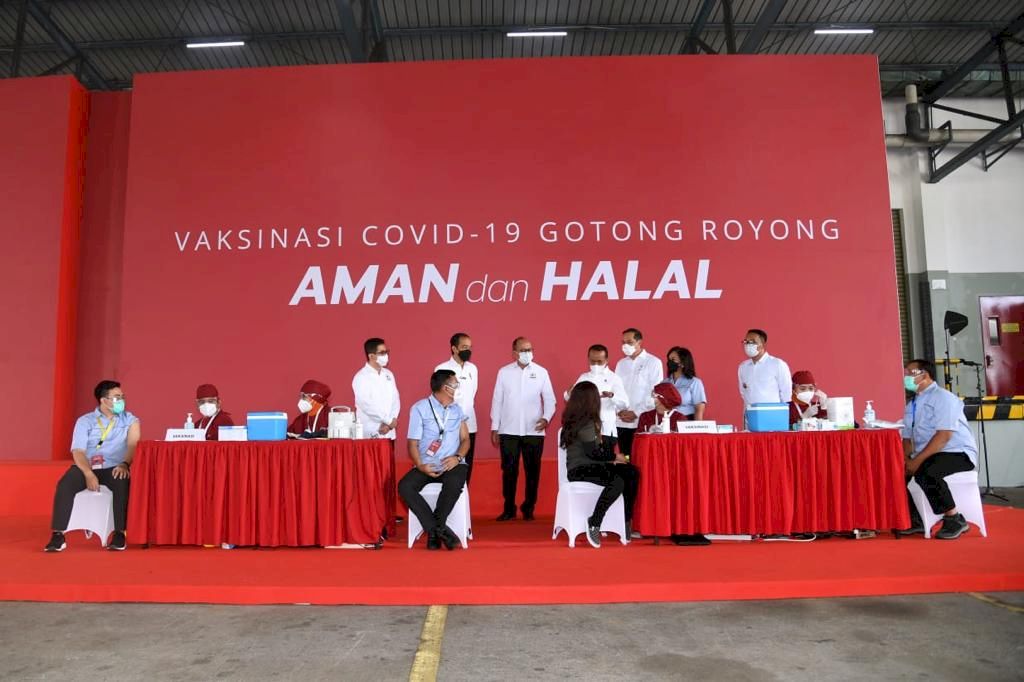 Gubernur Jabar Dampingi Presiden Tinjau Pelaksanaan Vaksinasi Gotong Royong
