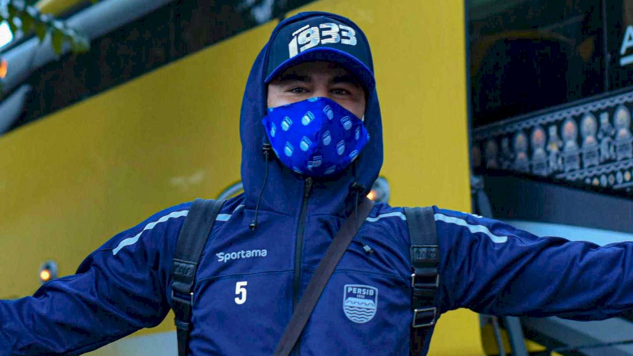 Sudah Didepak Persib, Ini Alasan Farshad Noor Tetap Berlatih di Bandung