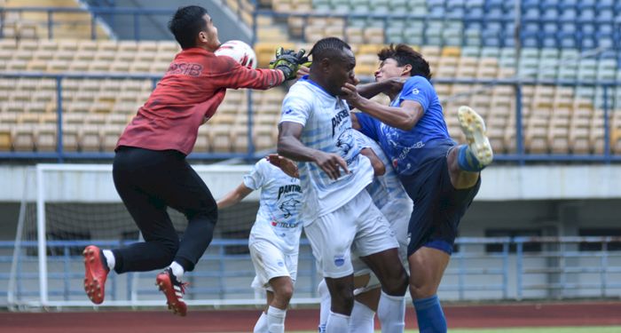 Pelatih Persib Dorong PSSI Izinkan Klub Memiliki Dua Tim