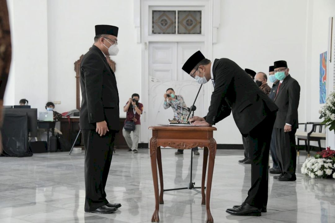 Kukuhkan Kepala BKKBN Jabar, Ridwan Kamil Dorong Kualitas Keluarga Lebih Baik