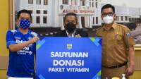 Persib Salurkan 5000 Paket Vitamin Untuk Warga Bandung