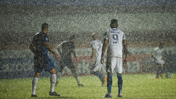 Tips Jaga Kebugaran Buat Para Pemain Bola Disaat Cuaca Tidak Menentu 