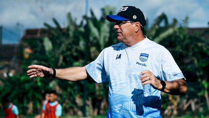Menatap Seri 4 Liga 1 2021 di Bali, Pelatih Persib Soroti Dua Hal Ini 
