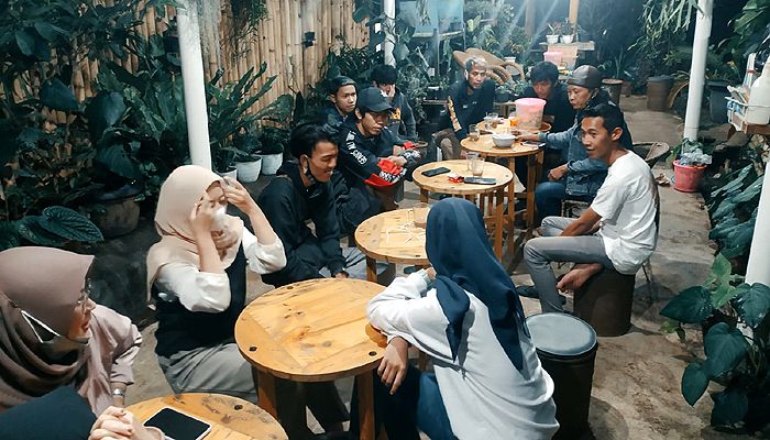 Nikmatnya Kopi Olahan Bobotoh asal Cilengkrang di Florist Coffee Garden