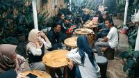 Nikmatnya Kopi Olahan Bobotoh asal Cilengkrang di Florist Coffee Garden