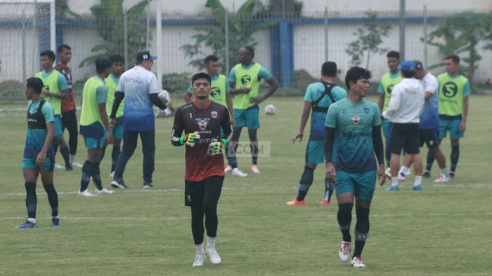 Kembali Pimpin Latihan Persib, Robert Alberts Ungkap Kondisinya Saat Ini Pasca Demam Berdarah