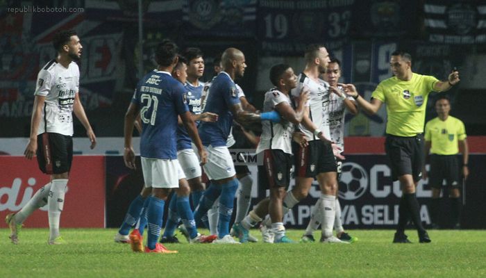Panasnya Duel Persib vs Bali United, Piala Presiden Rasa Liga 1