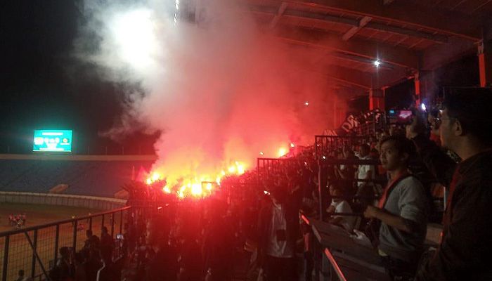 Insiden Lampu Stadion Padam dan Suar Warnai Duel Indonesia vs Bangladesh