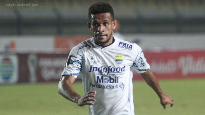 Robert Ungkap Penyebab Sebenarnya Ricky Kambuaya Absen saat Hadapi Bhayangkara FC