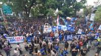 Ribuan Bobotoh Tiba, 'Ganti Pelatih' dan Rene Out' Bergema di Sulanjana