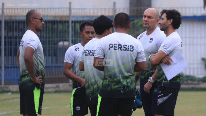 Tiga Pelatih Asing Absen, 'Skuad Lama' Pimpin Latihan Persib Sore Ini