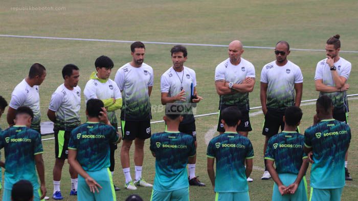 Pujian Setinggi Langit Striker Berdarah Brasil untuk Tim Pelatih Persib Bandung
