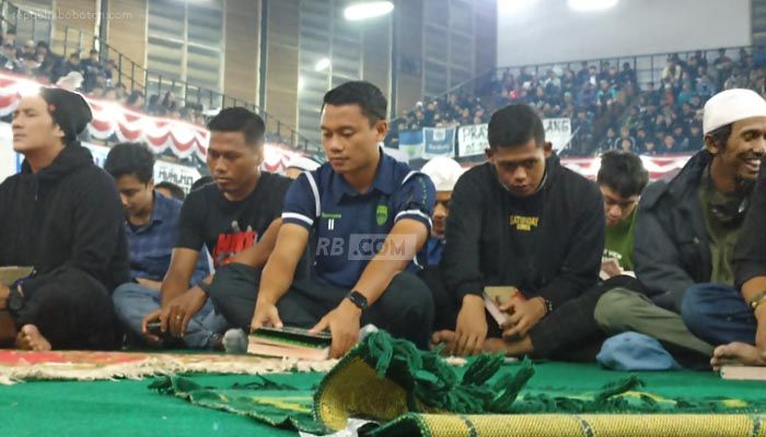 Ratusan Suporter Gelar Doa Bersama untuk Korban Tragedi Stadion Kanjuruhan