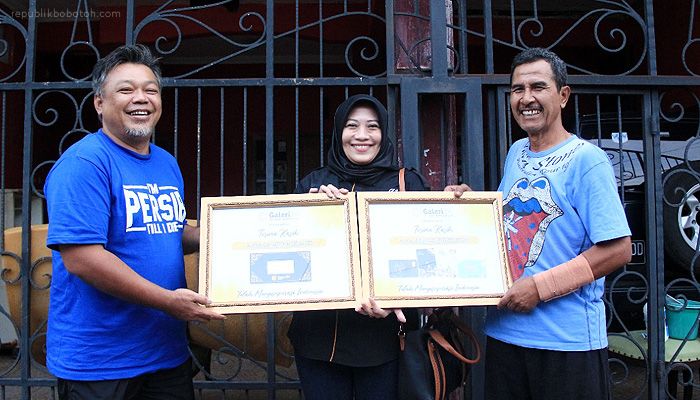 Galeri24 Beri Penghargaan Kepada 2 Tokoh Sepak Bola Jawa Barat