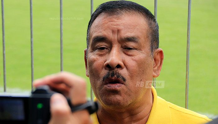 Umuh Muchtar Dibuat Geram Wasit Aidil Azmi yang Pimpin  Laga Persib Bandung versus Arema FC