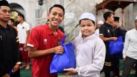 Sebelum Terbang ke Kamboja, Beckham Putra Ikut Dalam Kegiatan Sosial Bersama Timnas Indonesia