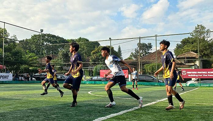 SMPN 1 Lembang Juara Fourfeo Thirteen Football Academy
