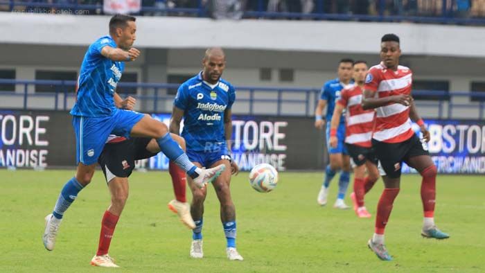Persib Bidik Poin Sempurna di Kandang Arema FC