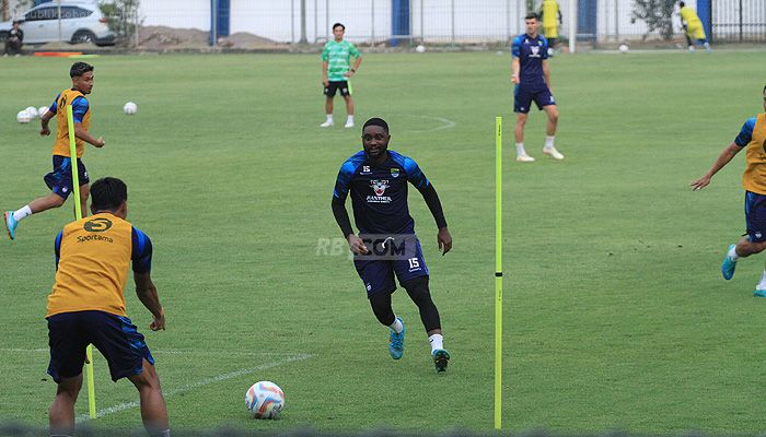 Levy Madinda Sebut Persib Bandung Terlalu Banyak Membuang Peluang