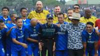 Flare Menyala di Akhir Laga Persib All Stars vs Borussia Dortmund Legend, Indra Thohir Bilang Begini