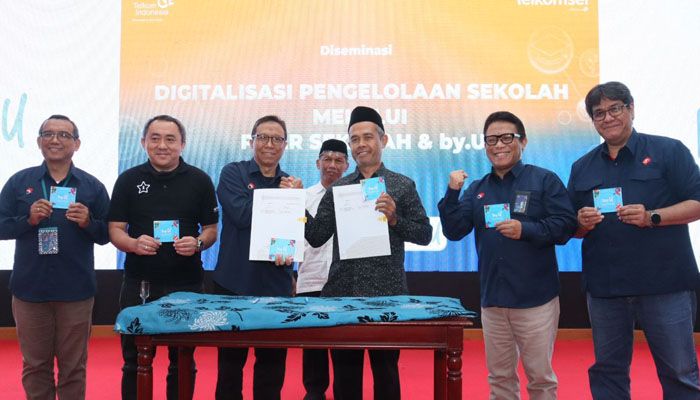Telkom Dorong Digitalisasi Pengelolaan Sekolah di Bandung Barat Melalui Pijar Sekolah dan by.U