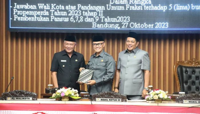 DPRD Kota Bandung Umumkan Pansus Bagi 5 Raperda Baru