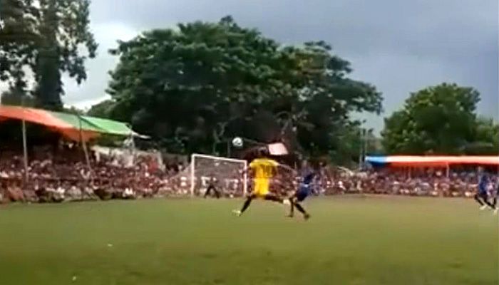 Viral Video Eks Striker Persib Cetak Gol Spektakuler ala Marco van Basten di Pertandingan Tarkam