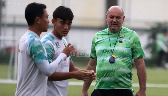 Bojan Hodak Sebut Hanya Satu Pemain Terancam Absen di Laga Persib vs Borneo FC