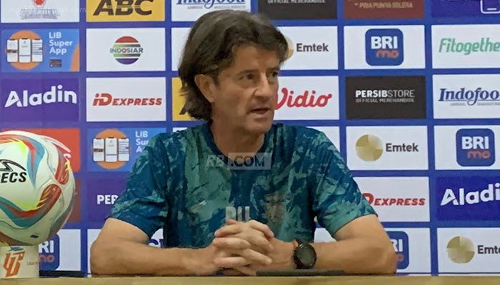 Setelah Dikalahkan Persib, Pieter Huistra Tanggapi Tiga Kekalahan Beruntun Borneo FC