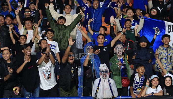 TERPOPULER: Bobotoh Kritik Persib, Tiket Persib vs Bali United Sold Out, hingga Syarat Persib Bisa Lolos Babak Final 
