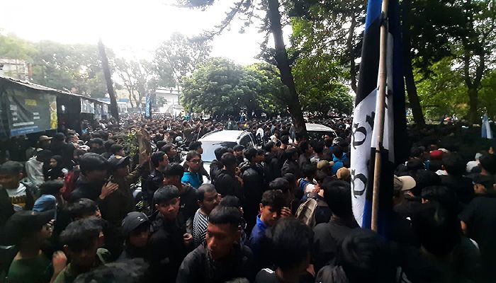 Merinding! Begini Video dan Foto-foto saat Ribuan Bobotoh Serbu Stadion Sidolig