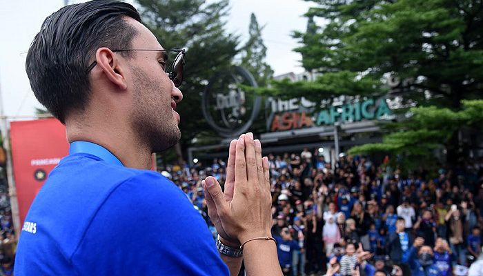 Ramai Digosipkan Hengkang dari Persib, Akun Instagram Ezra Walian Diserbu Bobotoh