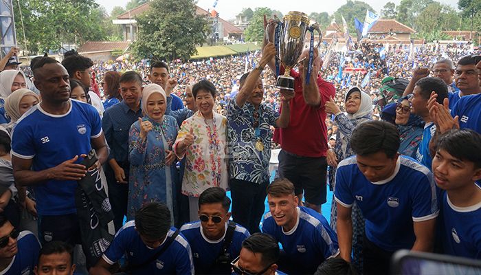 Parade Foto Perayaan Persib Juara Disambut RIbuan Bobotoh di Tanjungsari