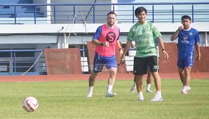 Marc Klok Sayangkan Hengkangnya Sejumlah Pemain, Persib Mulai dari Nol Lagi