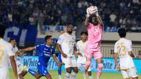 Sudah Berlangsung Babak II Persib vs Arema, Akses Link Live Streaming di Sini