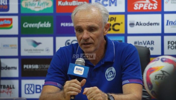 Komentar Joel Cornelli Usai Tahan Imbang Persib, Singgung Lapangan Si Jalak Harupat