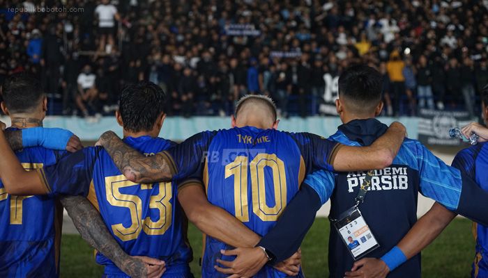 Bobotoh Luapkan Kekecewaan Saat Tim Persib Sambangi Tribun Timur dan Utara