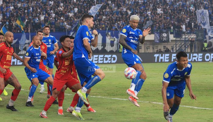 Bangganya Nick Kuipers Bisa Redam Dua Penyerang Berkelas Persija