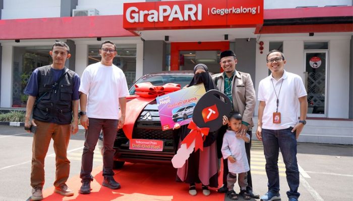 Ibu Rumah Tangga Boyong Hadiah Mobil dari Program Undi-Undi Hepi Telkomsel Periode Juli 2024