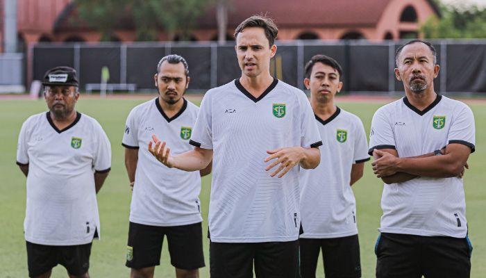 Paul Munster Merasa Diuntungkan Laga Persib vs Persebaya Tanpa Bobotoh