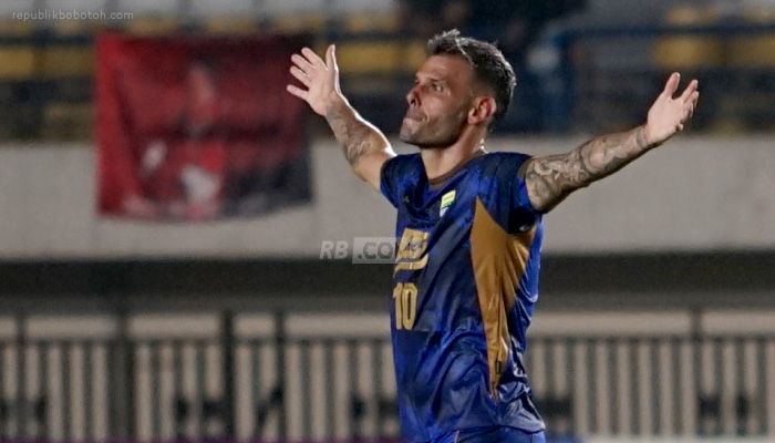 Soroti Kartu Merah Dimas Drajad, Tyronne Del Pino Tegaskan Persib Belum Selesai!