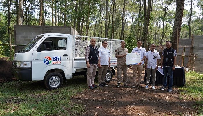 BRI Peduli Bantu Pengelolaan Sampah untuk Wujudkan Lingkungan Bersih di Cikole Lembang