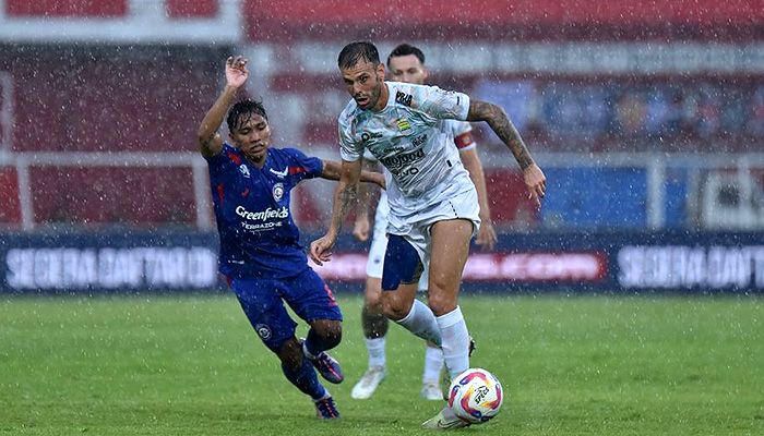 Hasil Arema FC vs Persib, Tyronne del Pino Brace, Gervane Kastaneer Gol Perdana