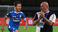 Persib Bandung Full Senyum! Pelatih dan Pemain Diganjar Penghargaan di Liga 1 2024-2025